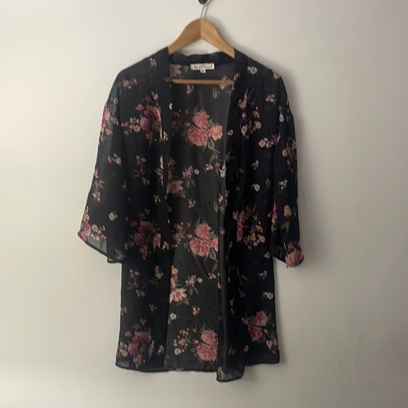 WallFlower Black Flower Print Kimono Sz Medium - Picture 1 of 4